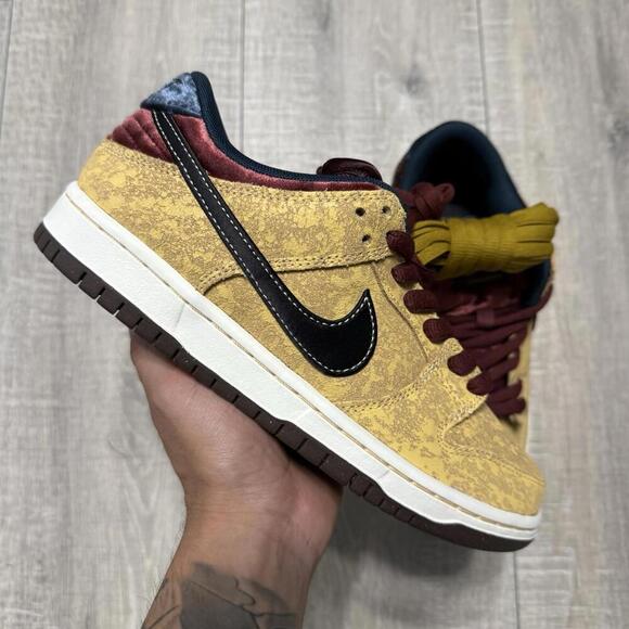 Nike SB Dunk Low City of Cinema FZ1278 200 Size US Men 6 / Women 7.5